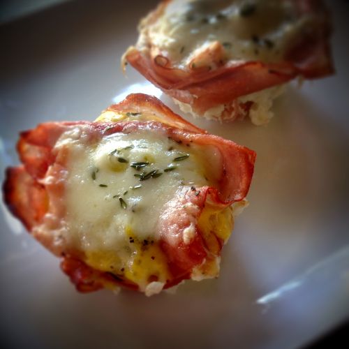 Breakfast Cups with Ham, Egg and Havarti